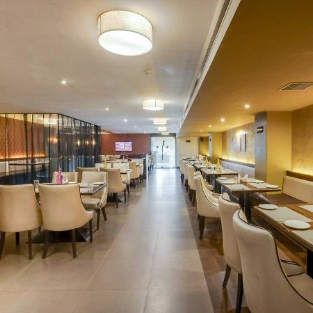 Hotel Sandstone Inn Lucknow Zewnętrze zdjęcie
