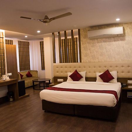 Hotel Sandstone Inn Lucknow Zewnętrze zdjęcie