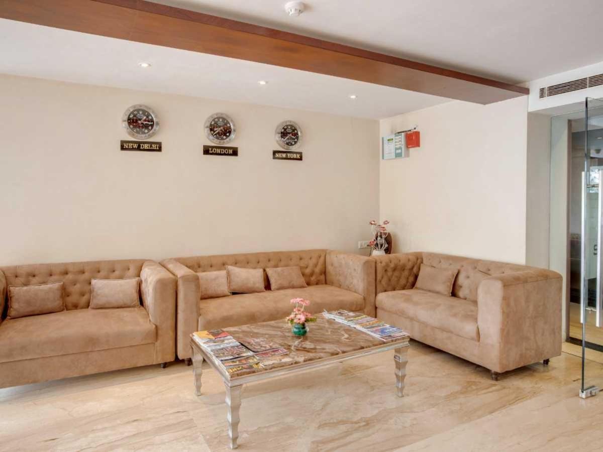 Hotel Sandstone Inn Lucknow Zewnętrze zdjęcie