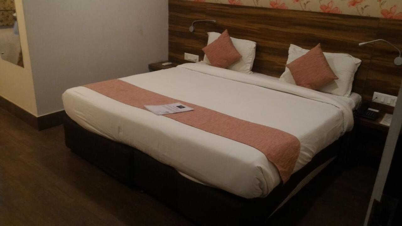 Hotel Sandstone Inn Lucknow Zewnętrze zdjęcie