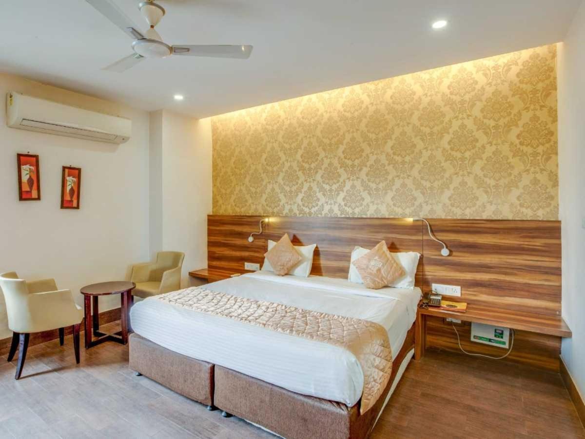 Hotel Sandstone Inn Lucknow Zewnętrze zdjęcie