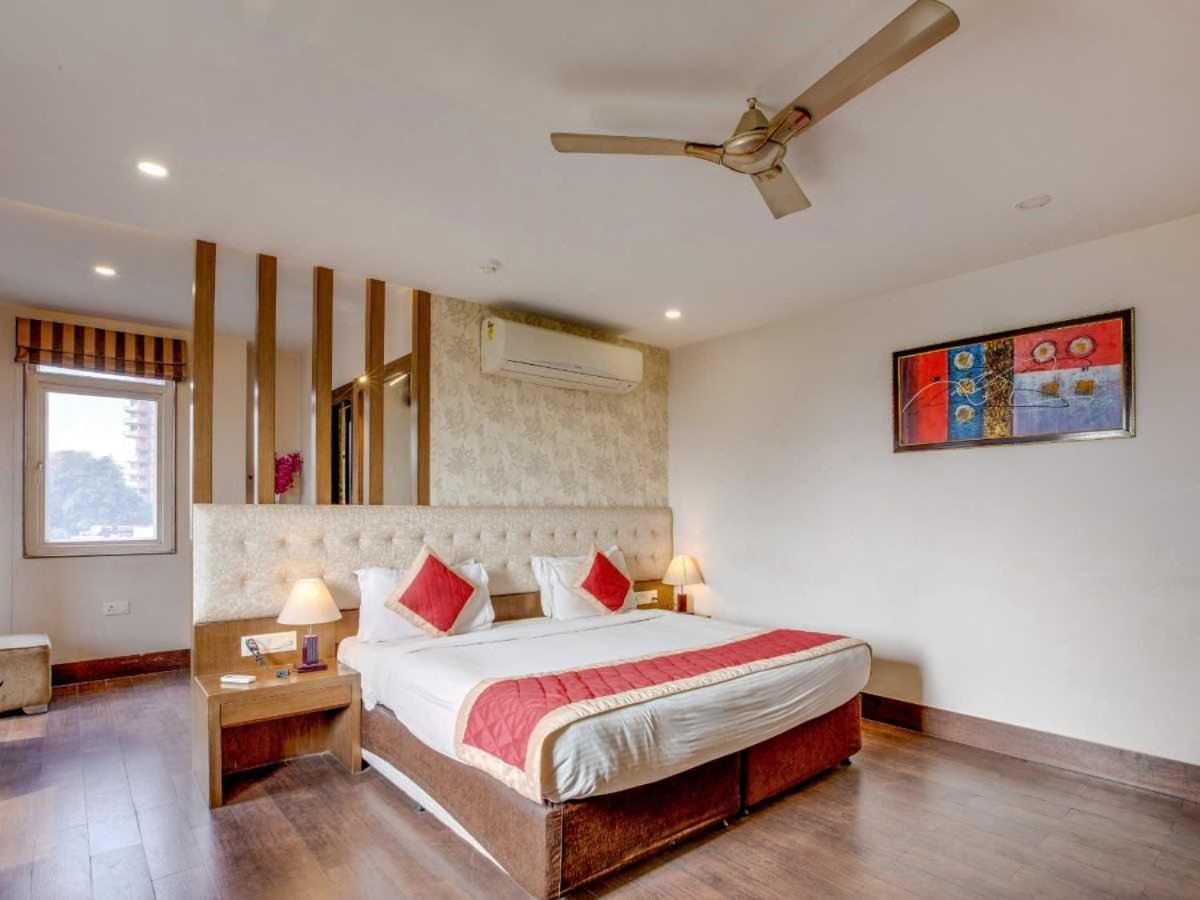 Hotel Sandstone Inn Lucknow Zewnętrze zdjęcie