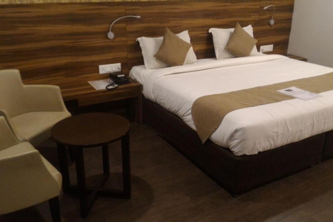 Hotel Sandstone Inn Lucknow Zewnętrze zdjęcie