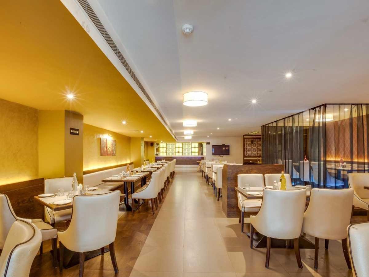 Hotel Sandstone Inn Lucknow Zewnętrze zdjęcie