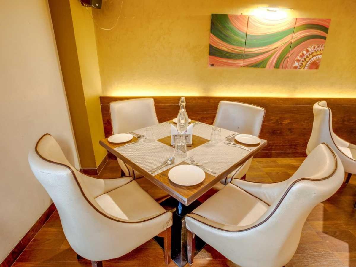 Hotel Sandstone Inn Lucknow Zewnętrze zdjęcie
