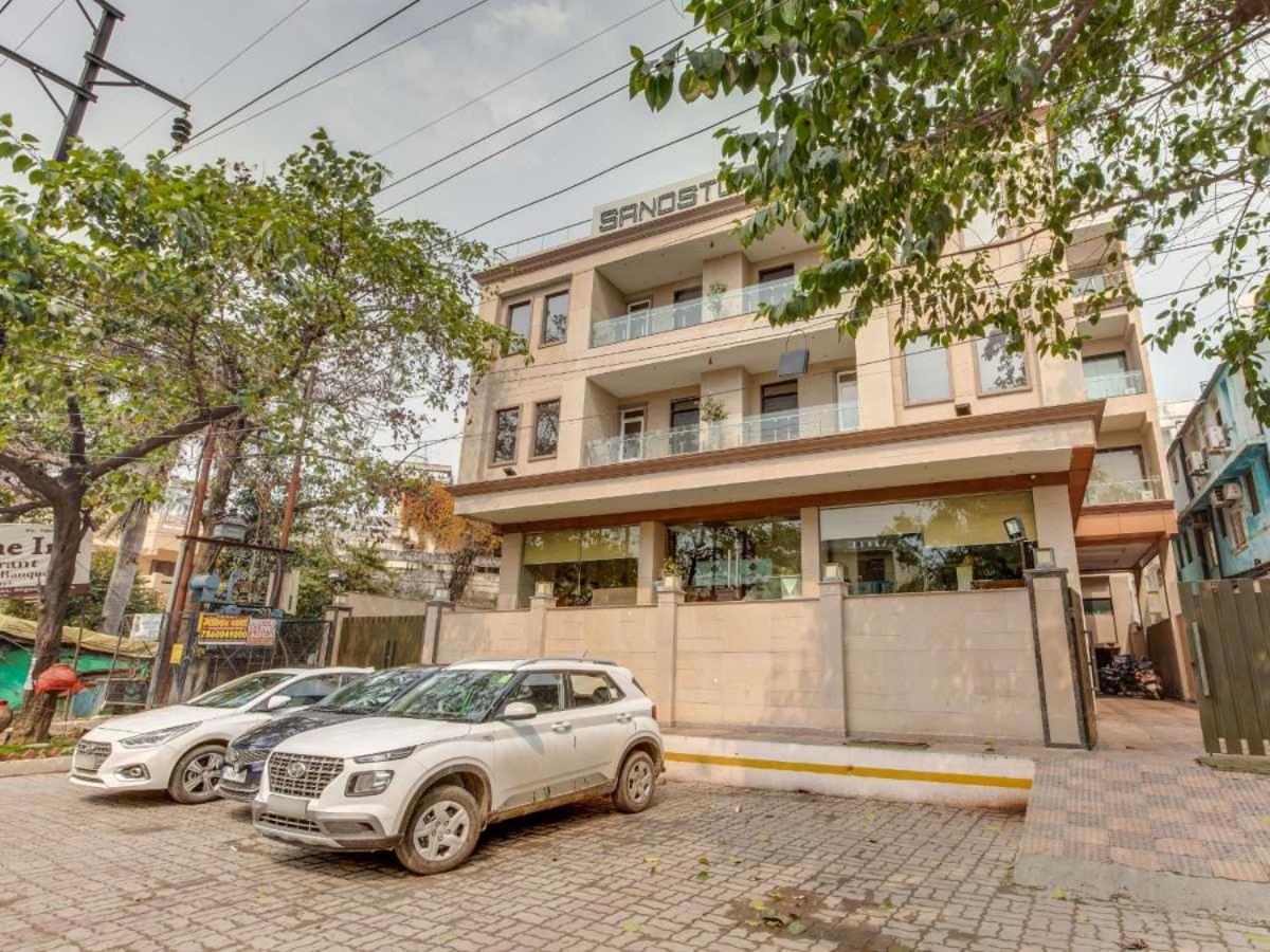 Hotel Sandstone Inn Lucknow Zewnętrze zdjęcie
