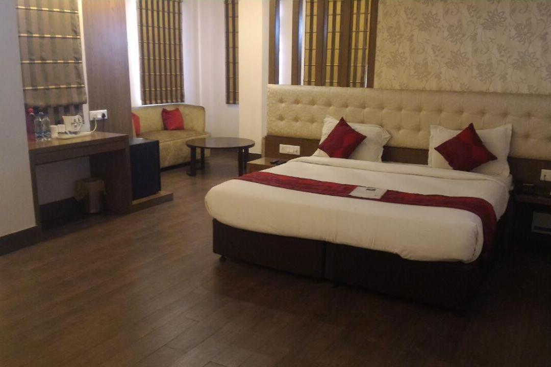 Hotel Sandstone Inn Lucknow Zewnętrze zdjęcie