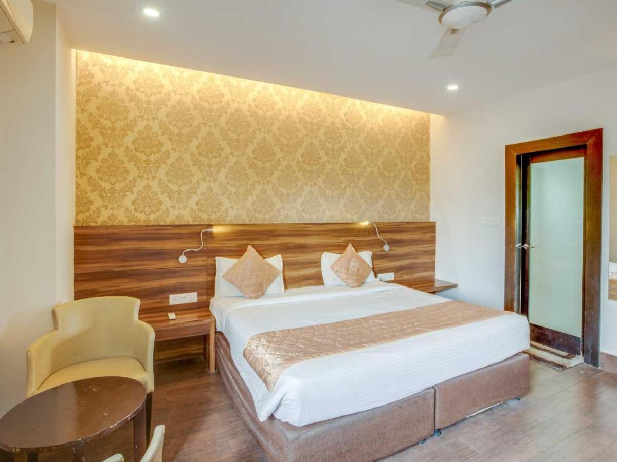 Hotel Sandstone Inn Lucknow Zewnętrze zdjęcie