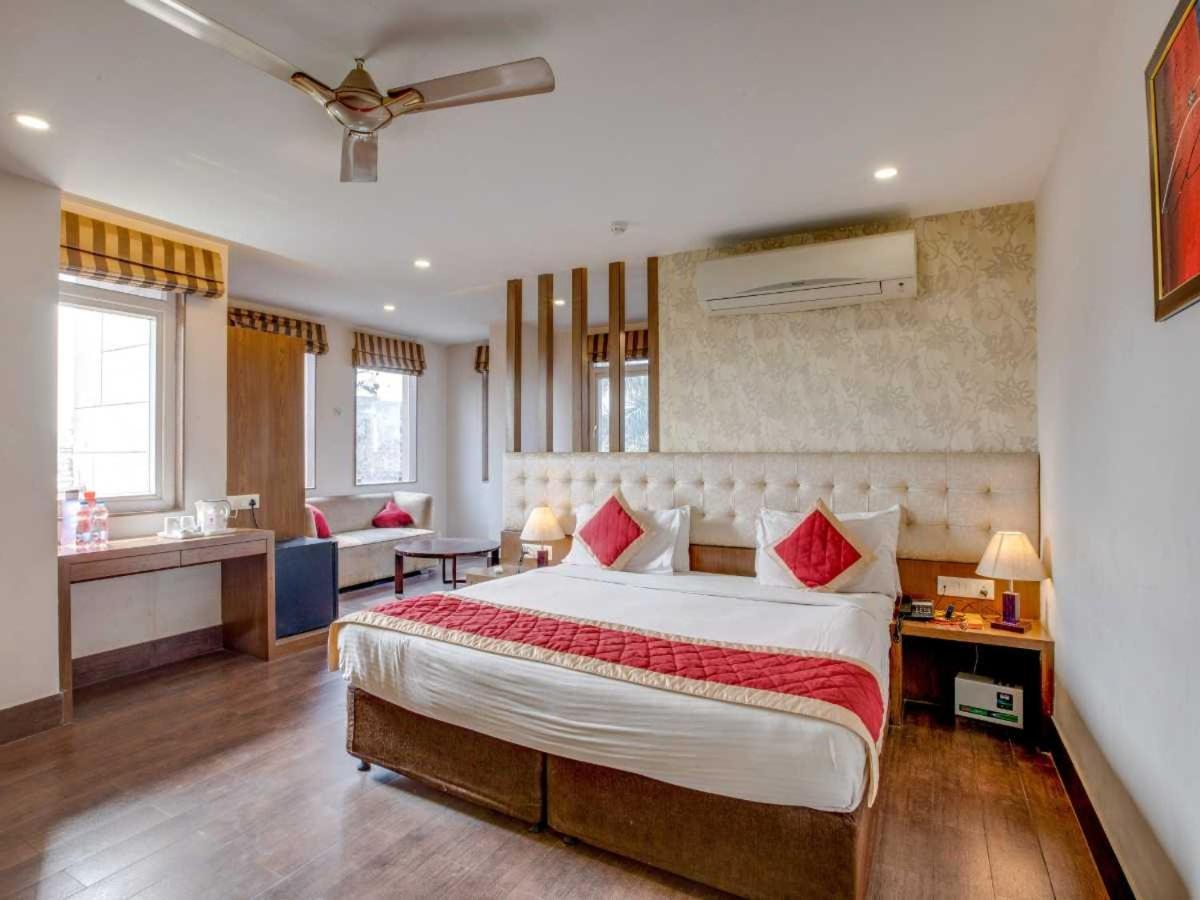 Hotel Sandstone Inn Lucknow Zewnętrze zdjęcie