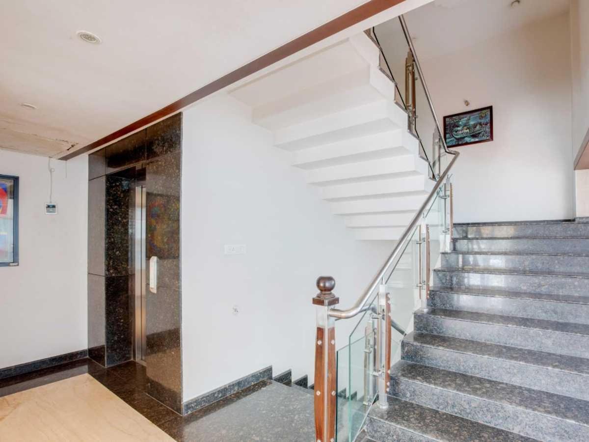 Hotel Sandstone Inn Lucknow Zewnętrze zdjęcie