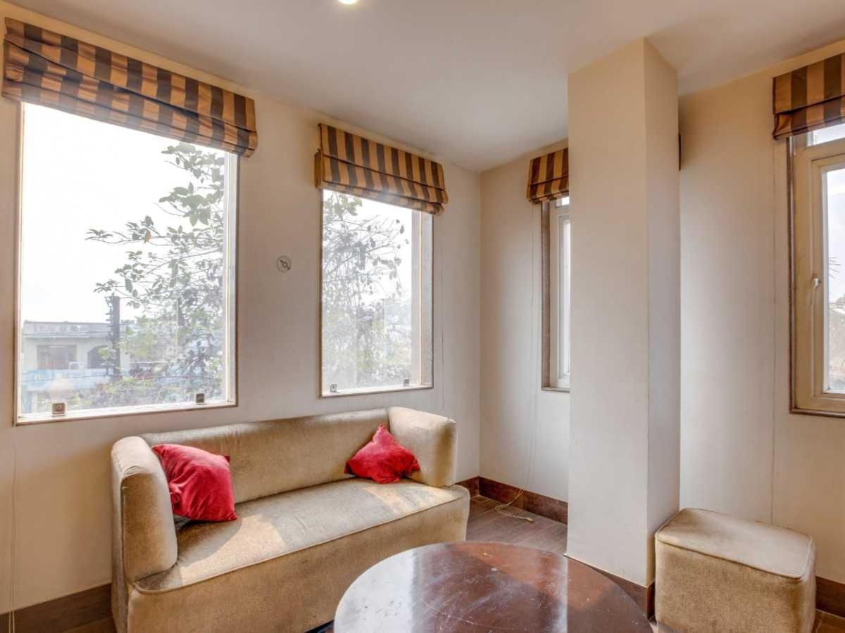 Hotel Sandstone Inn Lucknow Zewnętrze zdjęcie