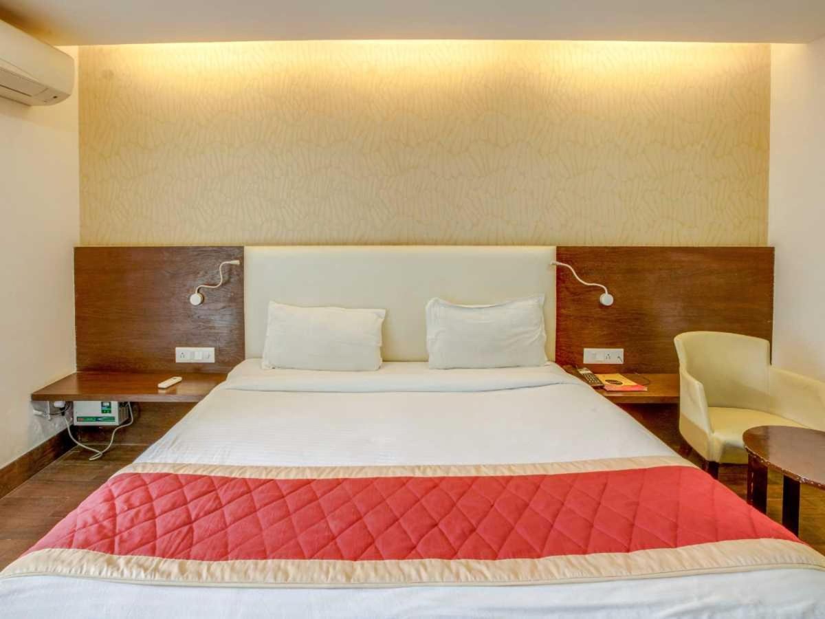 Hotel Sandstone Inn Lucknow Zewnętrze zdjęcie