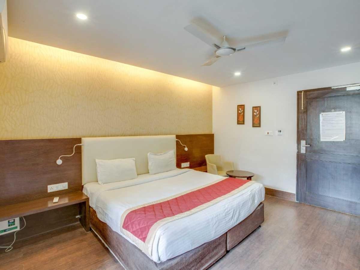 Hotel Sandstone Inn Lucknow Zewnętrze zdjęcie
