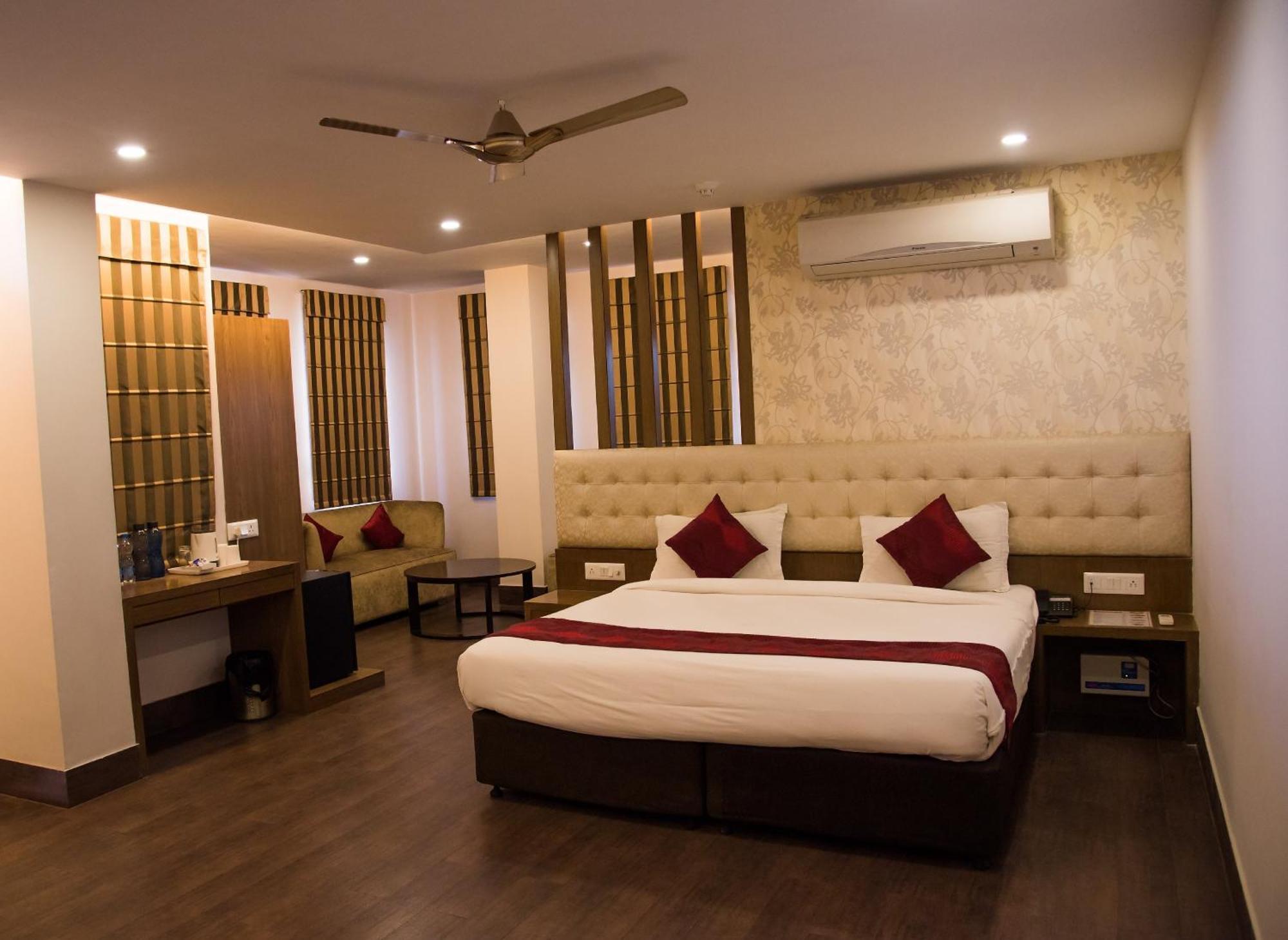 Hotel Sandstone Inn Lucknow Zewnętrze zdjęcie